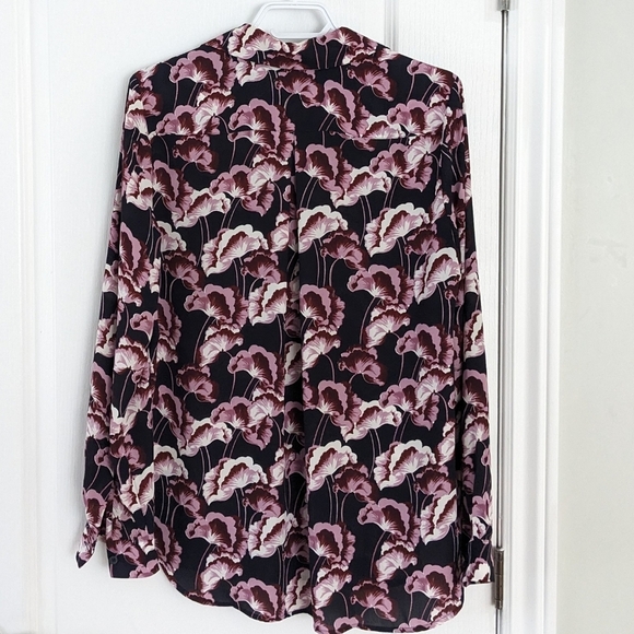 Ann Taylor Floral Navy Purple blouse shirt Medium c1 - Picture 4 of 15